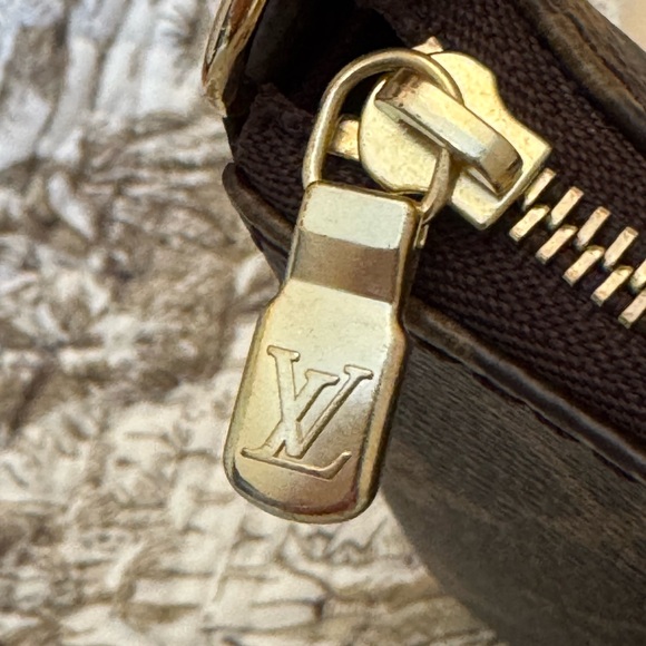 DISCONTINUED 2023 LOUIS VUITTON POCHETTE ACCESSOIRES IN MONOGRAM - Picture 11 of 12